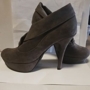 Mossimo Vira suede heels